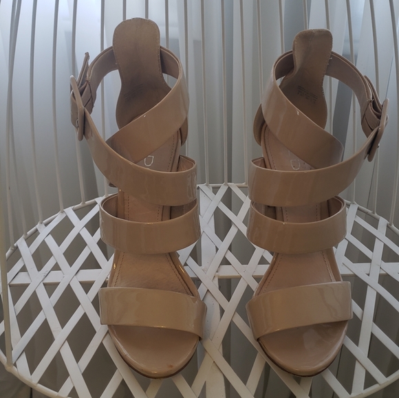 ALDO beige patent sandals - Picture 2 of 8